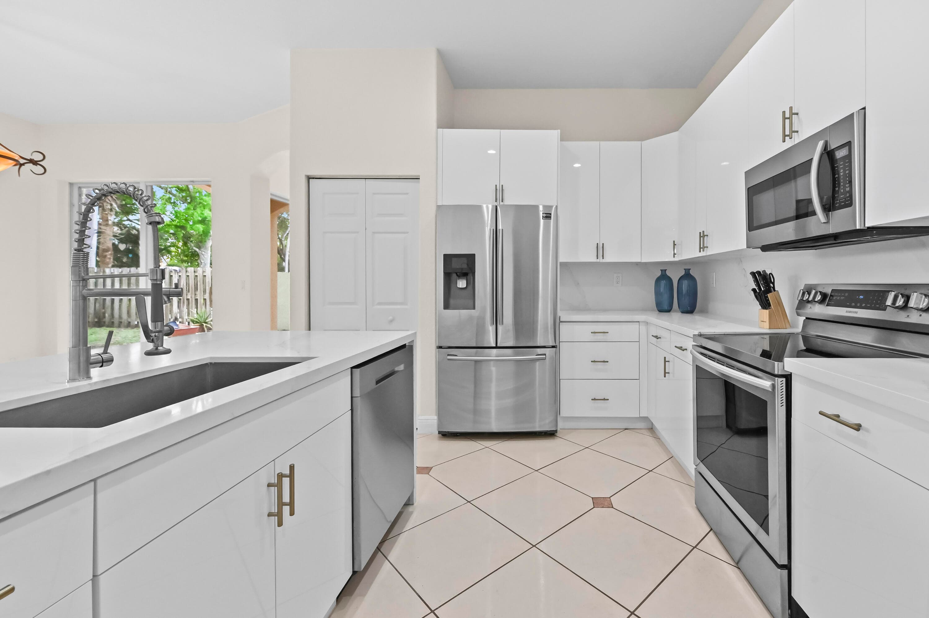 6657 Lurais Drive, Lake Worth, FL 33463 — photo 5 of 39