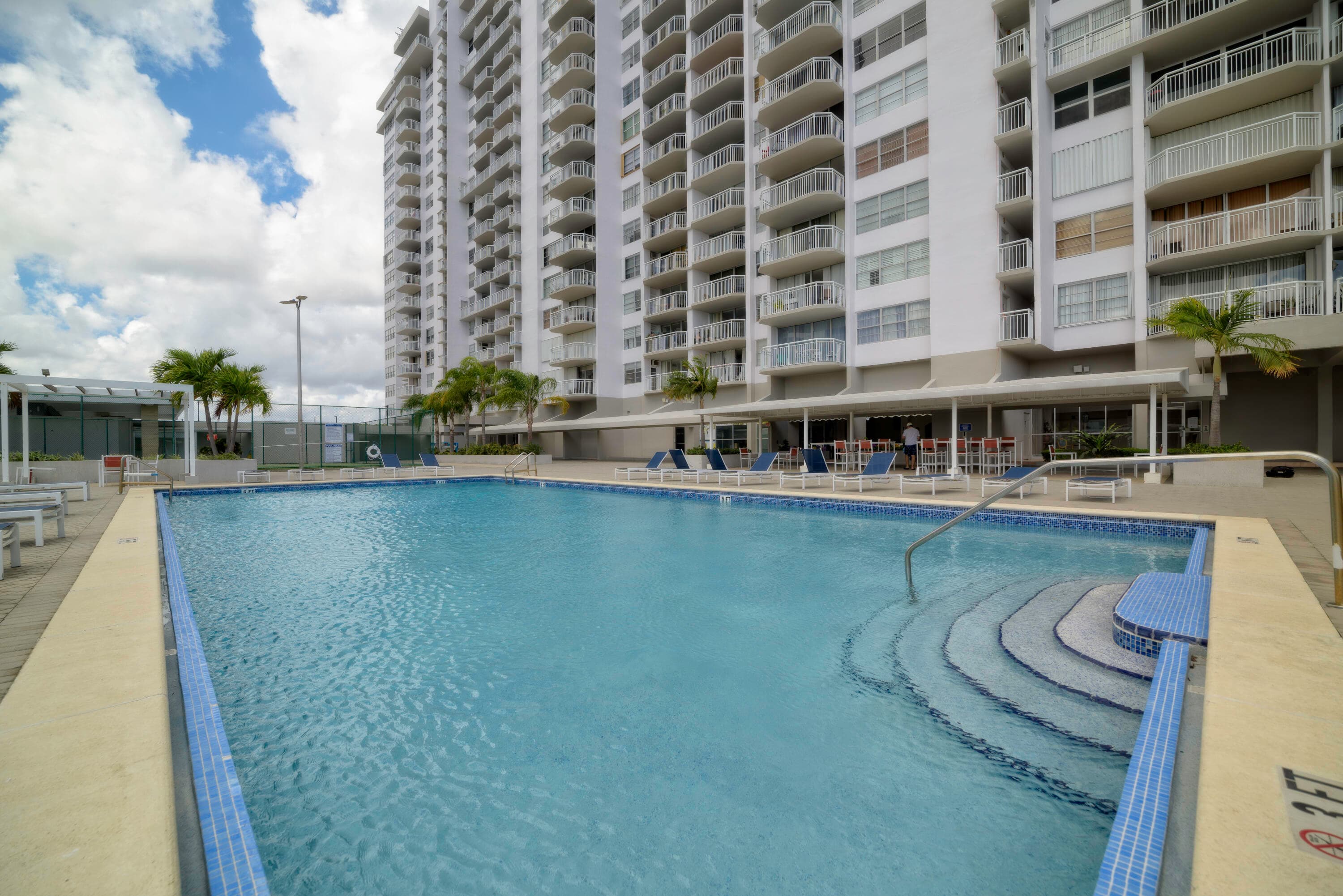 18081 Biscayne Boulevard 403, Aventura, FL 33160 — photo 14 of 32