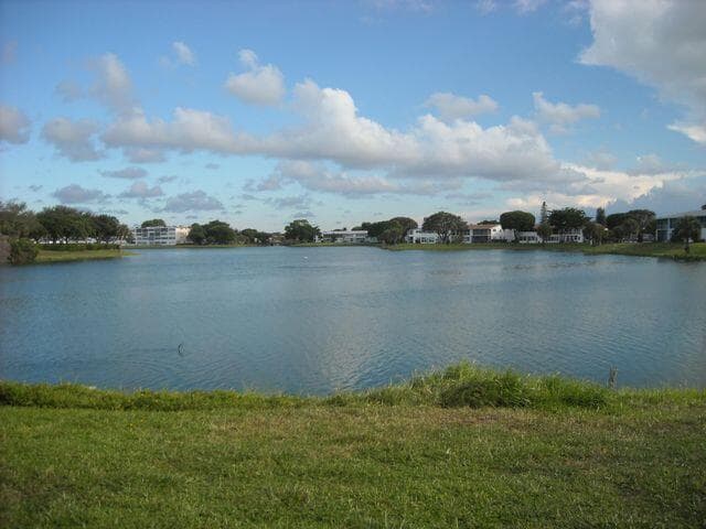 358 Chatham R, West Palm Beach, FL 33417 — photo 2 of 31