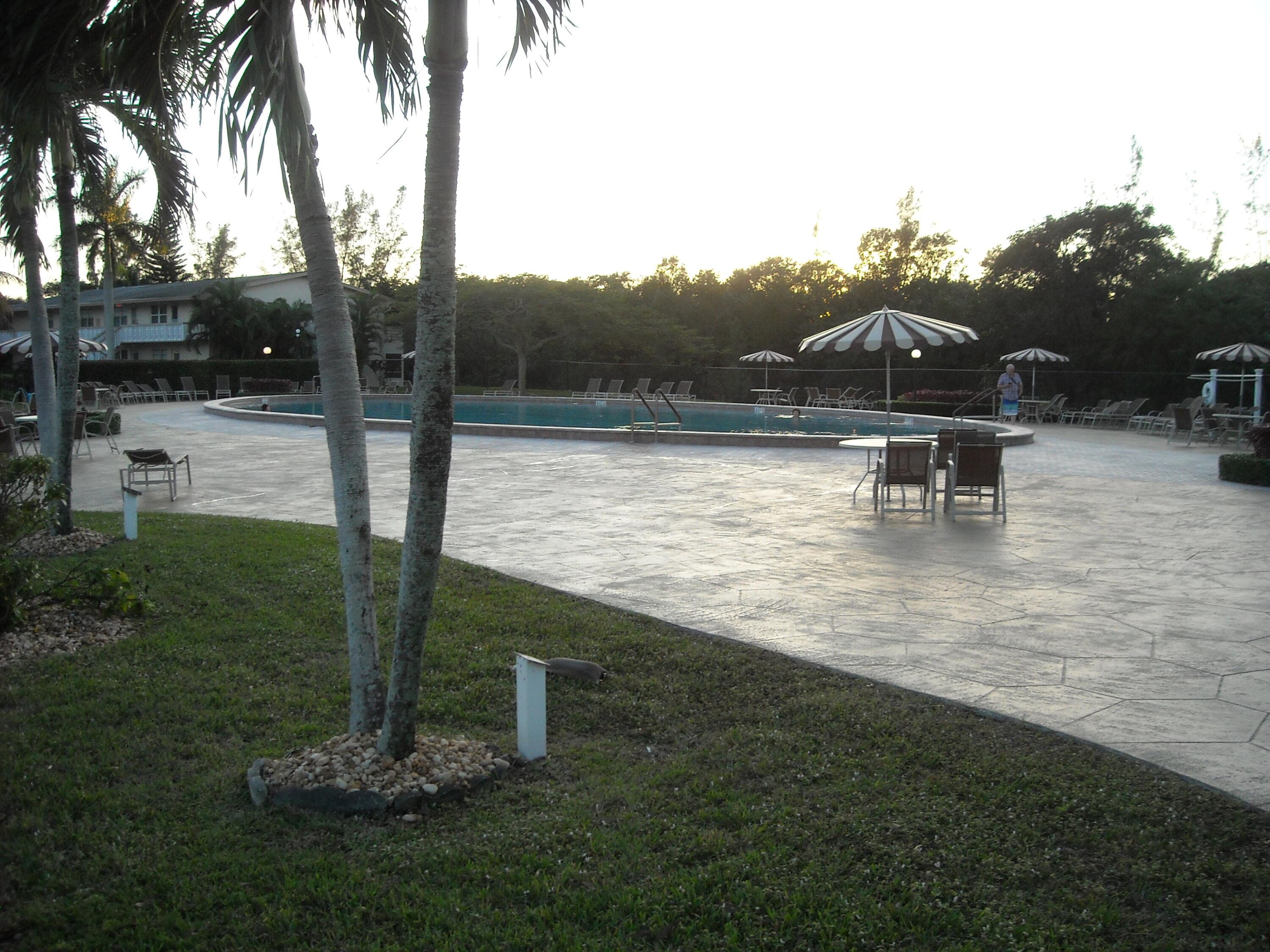 358 Chatham R, West Palm Beach, FL 33417 — photo 20 of 31