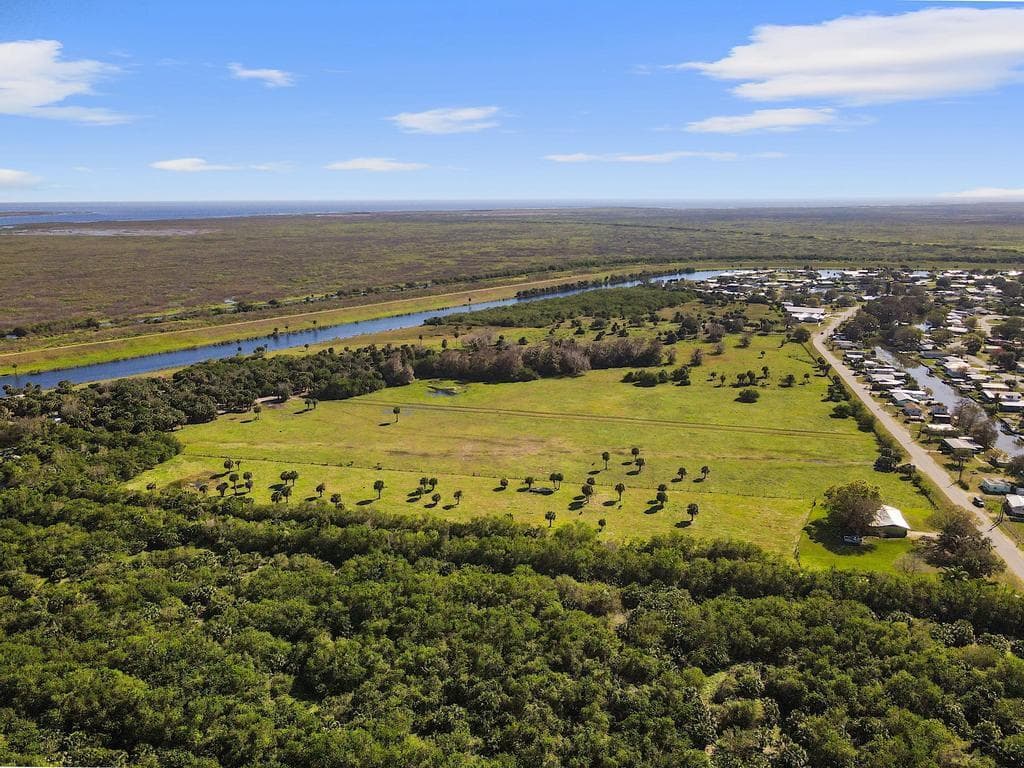 1493 Hunter Road, Okeechobee, FL 34974 — photo 4 of 10