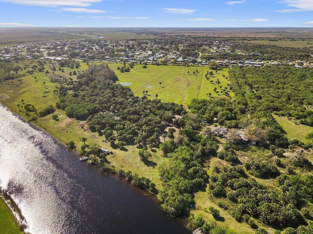 1493 Hunter Road, Okeechobee, FL 34974 — photo 5 of 10