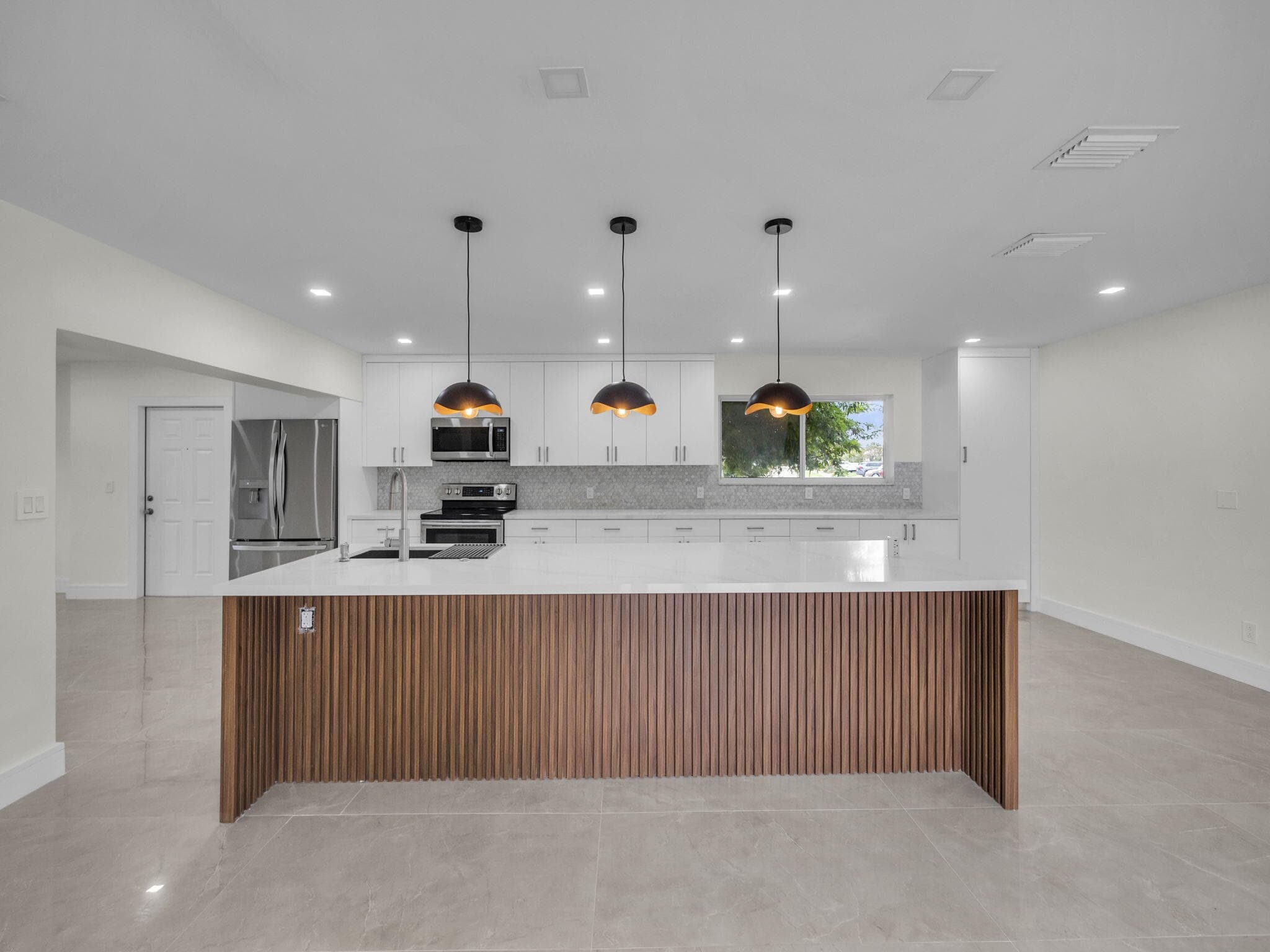 21020 Highland Lakes Boulevard, Miami, FL 33179 — photo 6 of 19