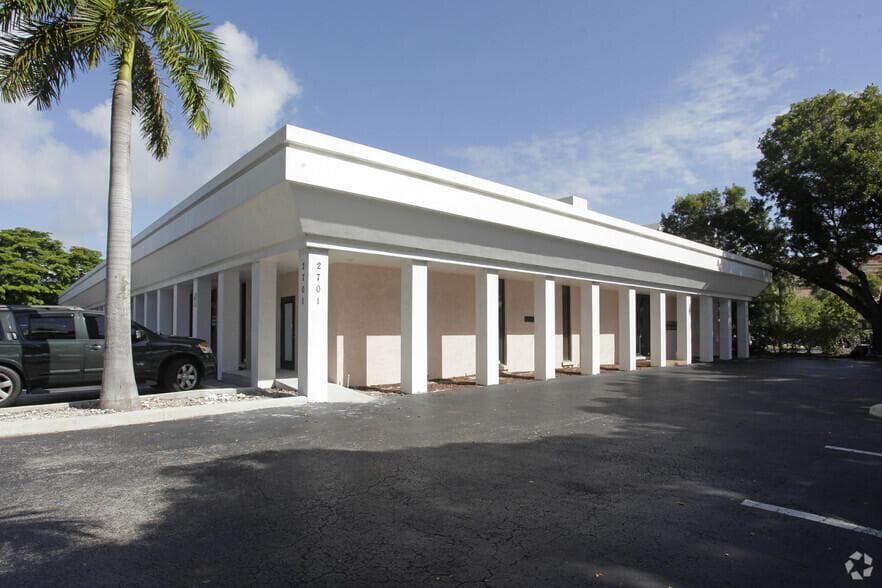 2701 NE 14th St Street, Pompano Beach, FL 33062 — photo 1 of 11