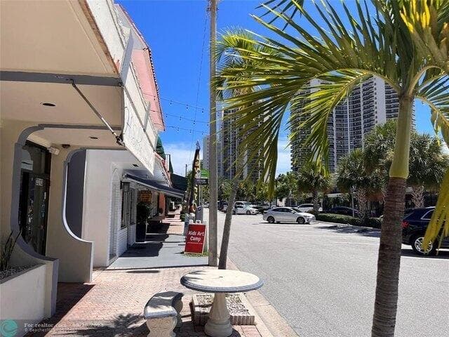 3321 NE 33rd Street, Fort Lauderdale, FL 33308 — photo 2 of 2