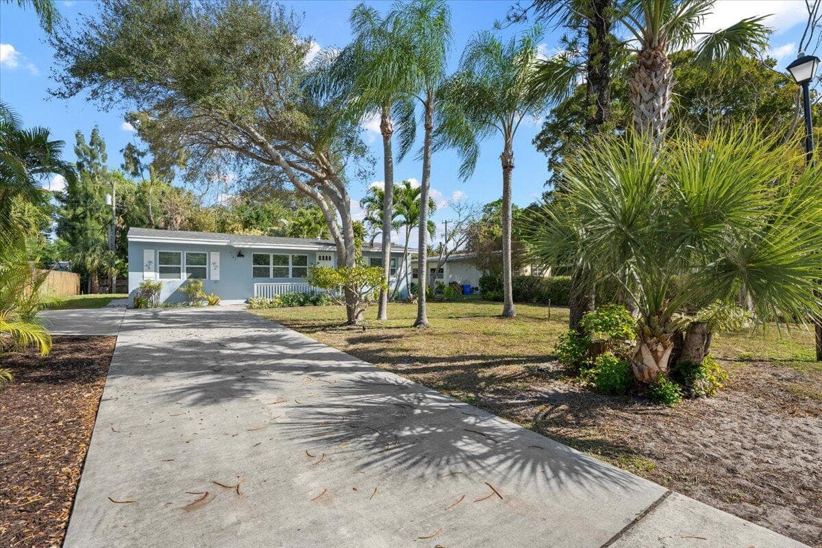 2585 Lorraine Court, North Palm Beach, FL 33403 — photo 1 of 24