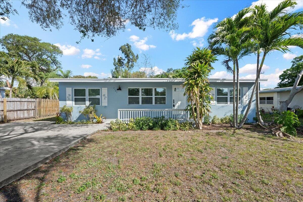 2585 Lorraine Court, North Palm Beach, FL 33403 — photo 2 of 24