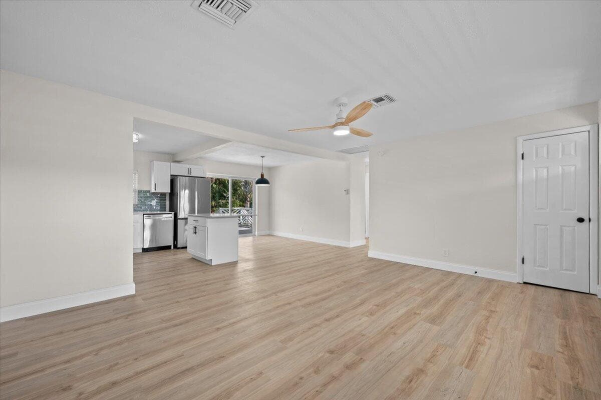 2585 Lorraine Court, North Palm Beach, FL 33403 — photo 4 of 24