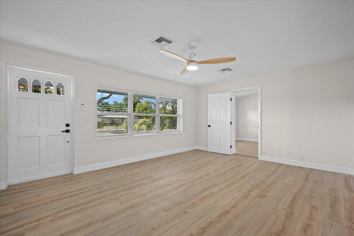 2585 Lorraine Court, North Palm Beach, FL 33403 — photo 5 of 24
