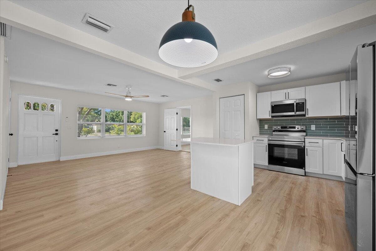 2585 Lorraine Court, North Palm Beach, FL 33403 — photo 8 of 24