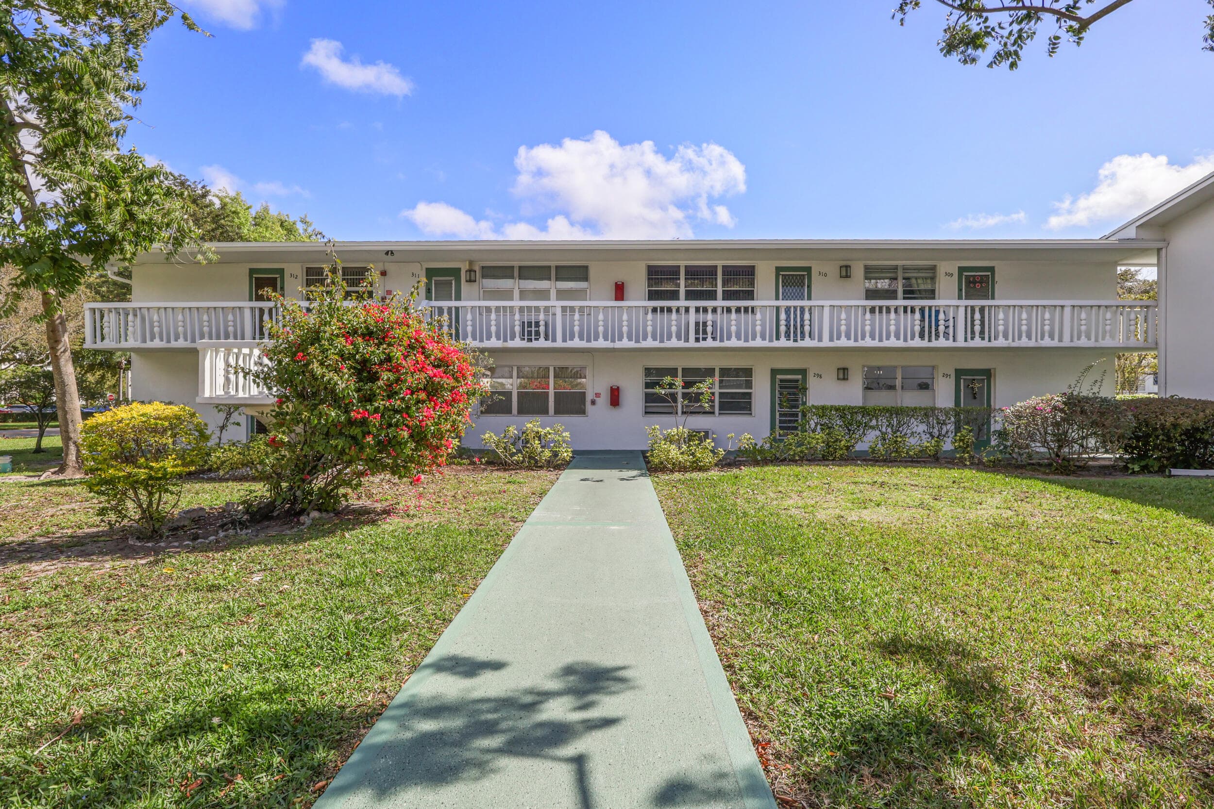 297 Farnham M, Deerfield Beach, FL 33442 — photo 2 of 17