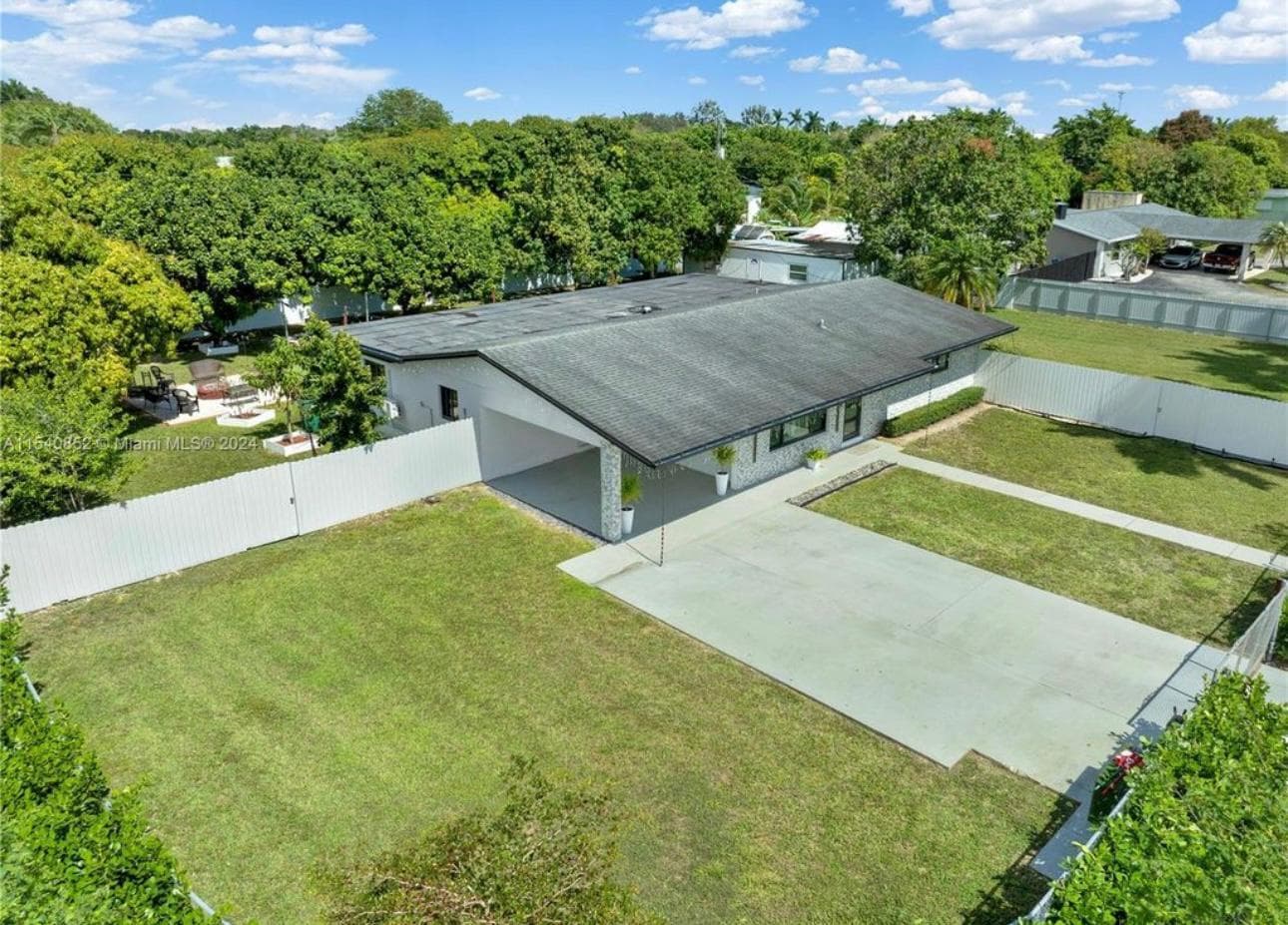 18295 SW 294th Street, Homestead, FL 33030 — photo 8 of 38