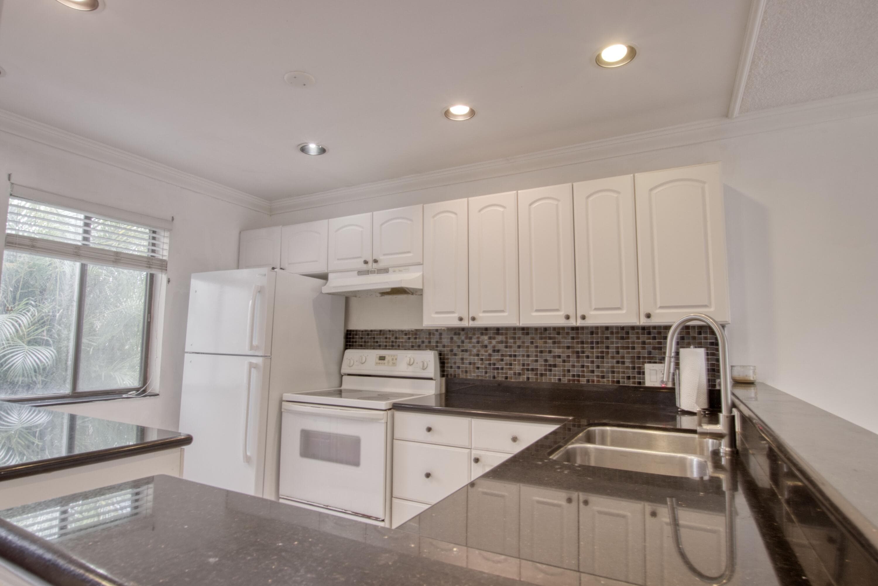 4489 Luxemburg Court 101, Lake Worth, FL 33467 — photo 5 of 13