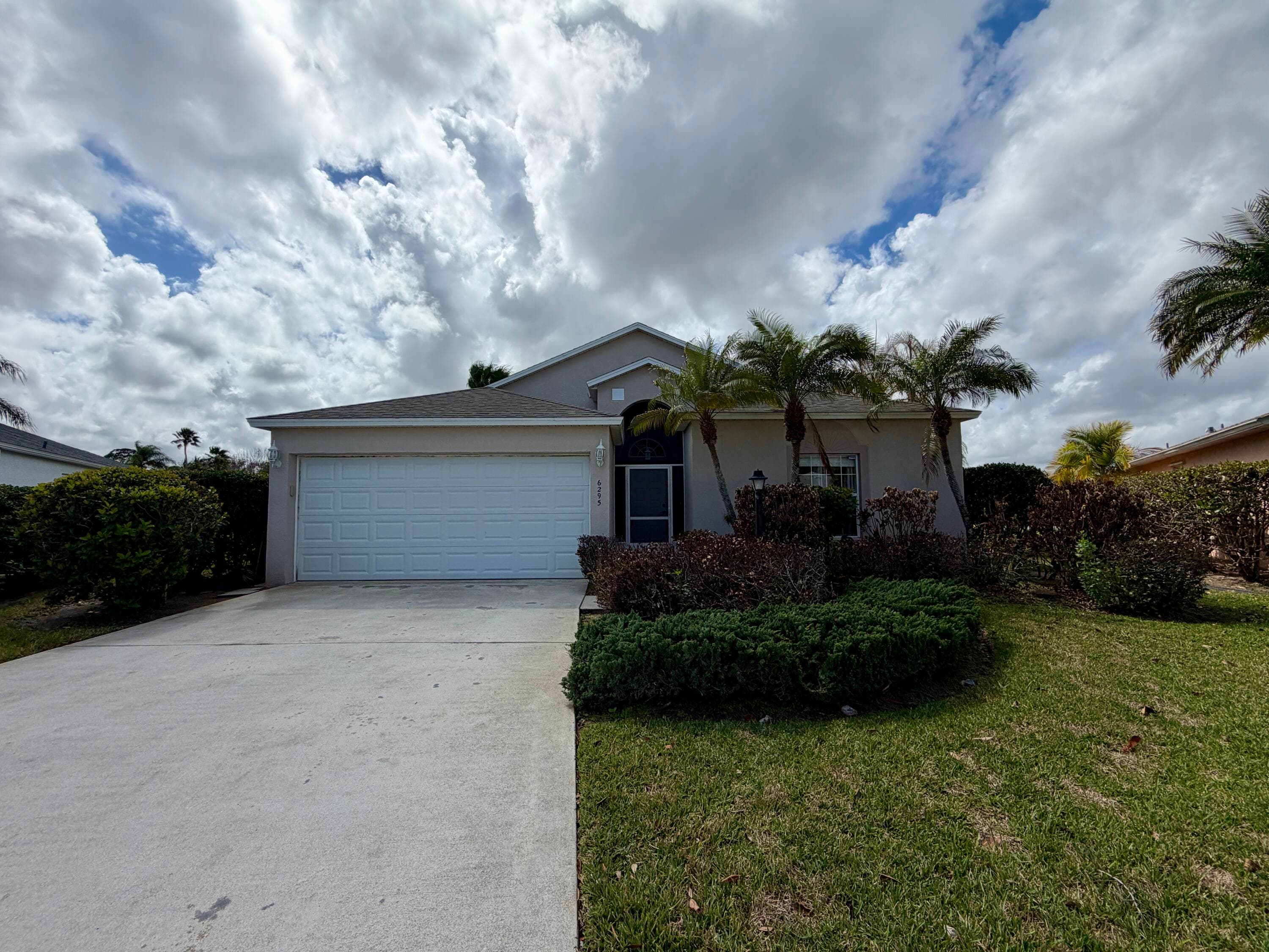 6295 33rd Manor, Vero Beach, FL 32966 — photo 1 of 28