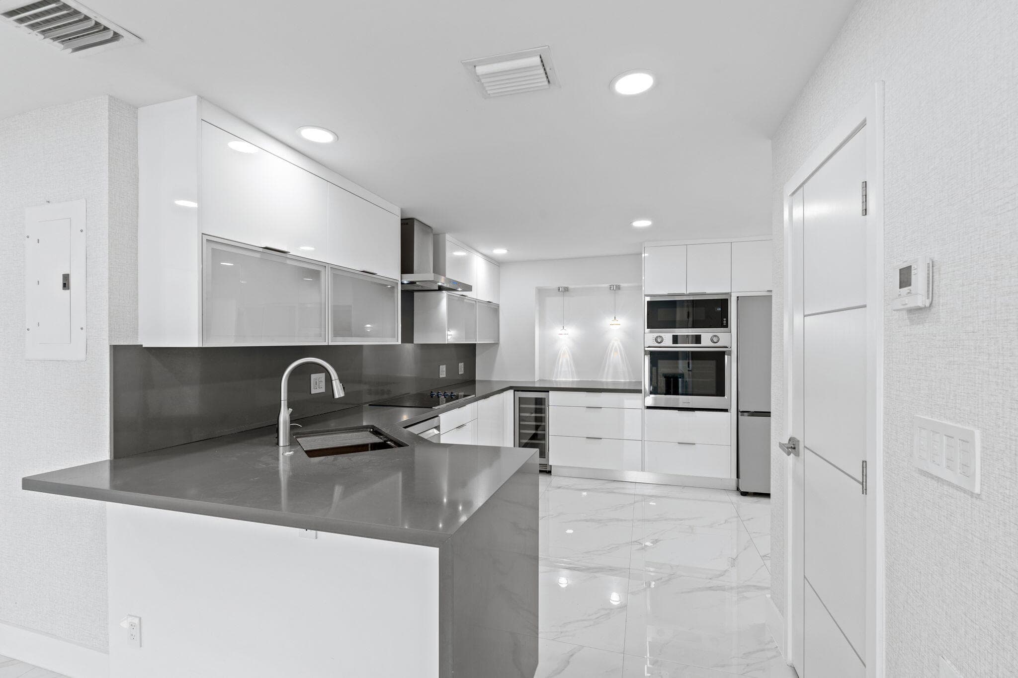 5341 N Andrews Avenue, Oakland Park, FL 33309 — photo 12 of 46