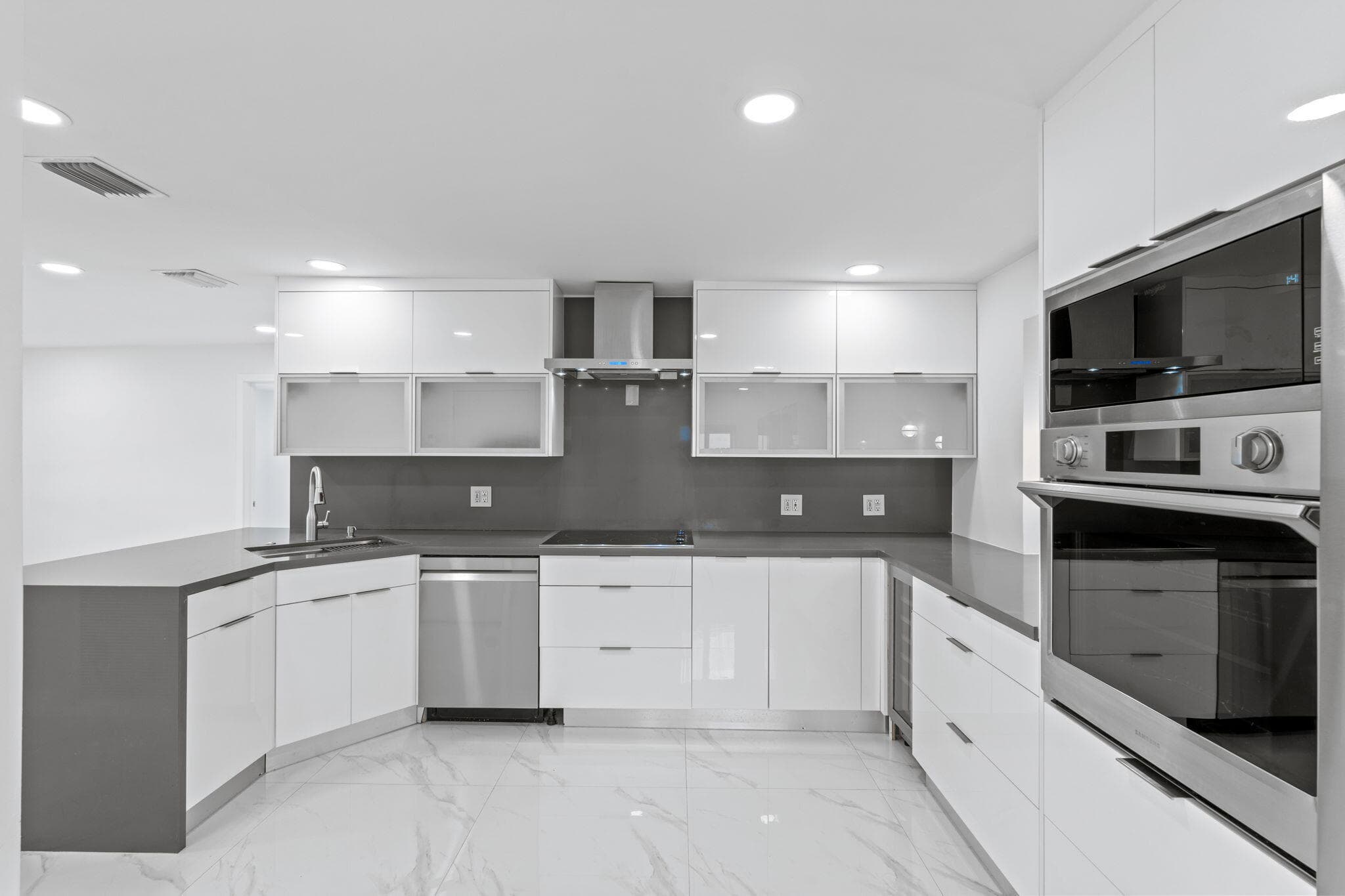 5341 N Andrews Avenue, Oakland Park, FL 33309 — photo 13 of 46