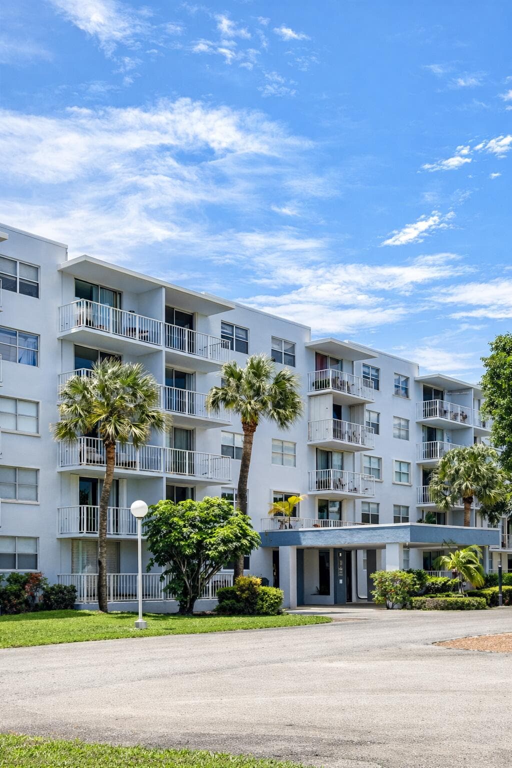 500 Executive Center Drive 2h, West Palm Beach, FL 33401 — photo 1 of 12