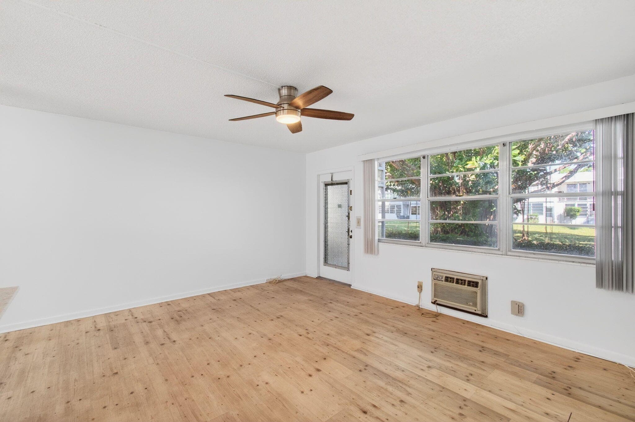 247 Ventnor R, Deerfield Beach, FL 33442 — photo 6 of 124