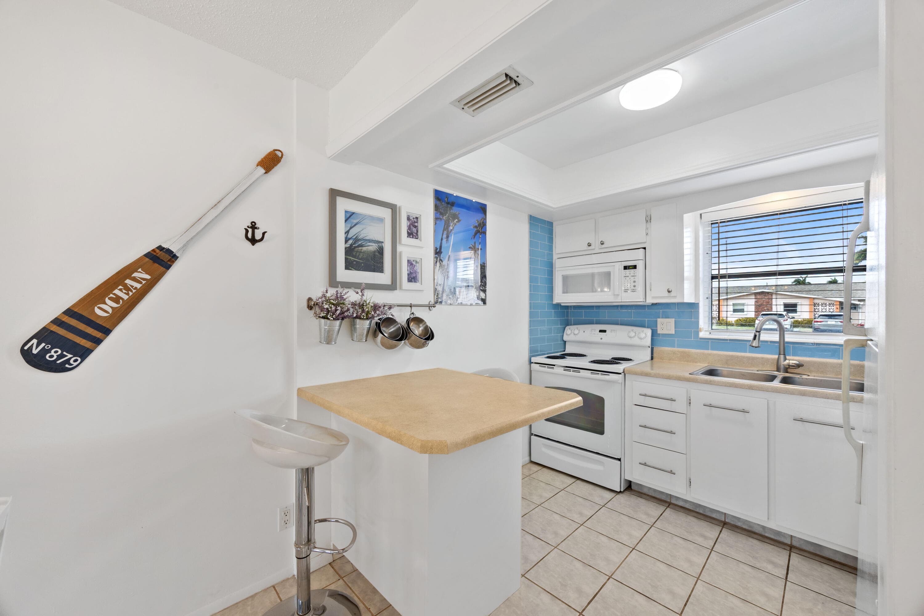 2735 Dudley Drive E C, West Palm Beach, FL 33415 — photo 6 of 18