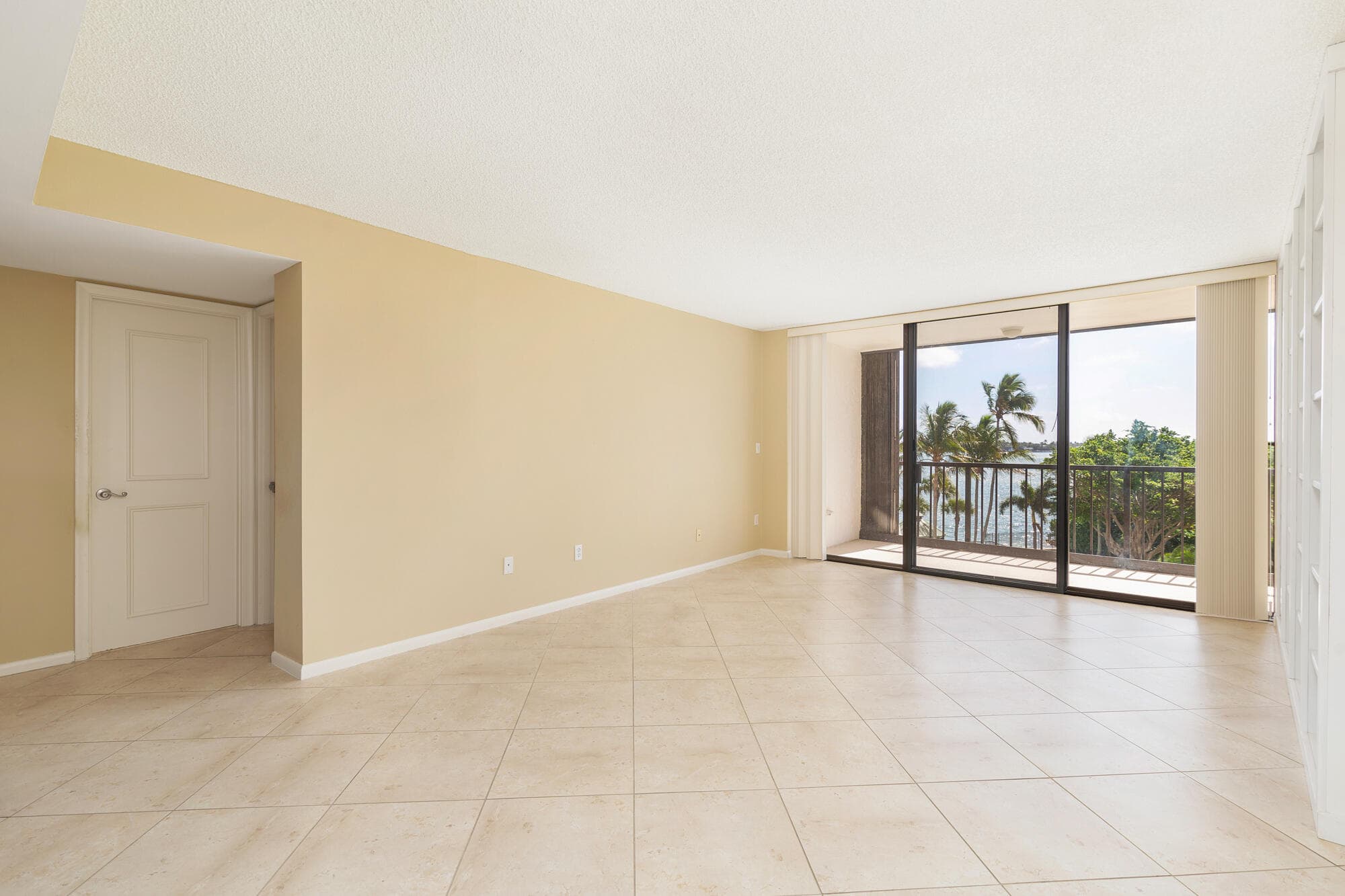 5200 N Flagler Drive 404, West Palm Beach, FL 33407 — photo 4 of 18