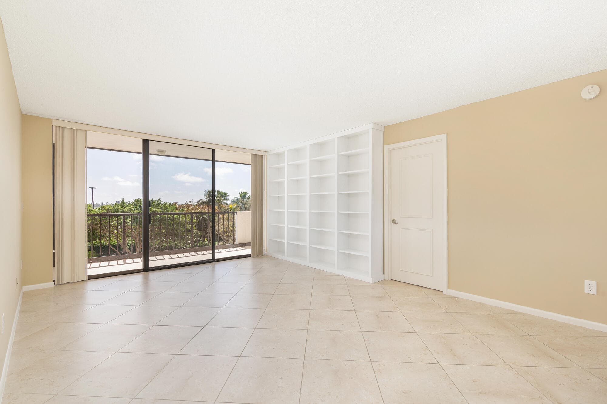 5200 N Flagler Drive 404, West Palm Beach, FL 33407 — photo 5 of 18