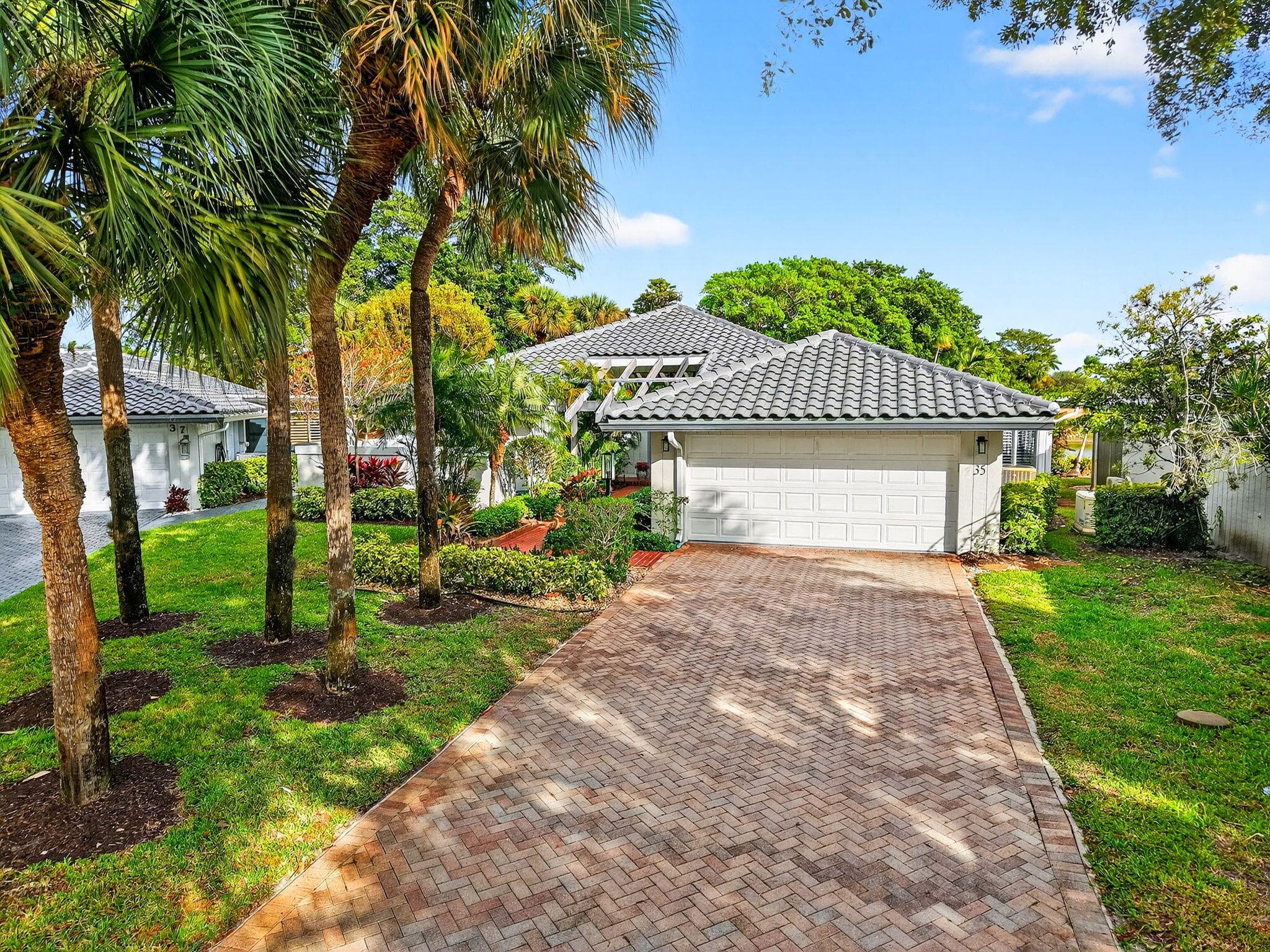 35 Glens Drive E, Boynton Beach, FL 33436 — photo 2 of 107