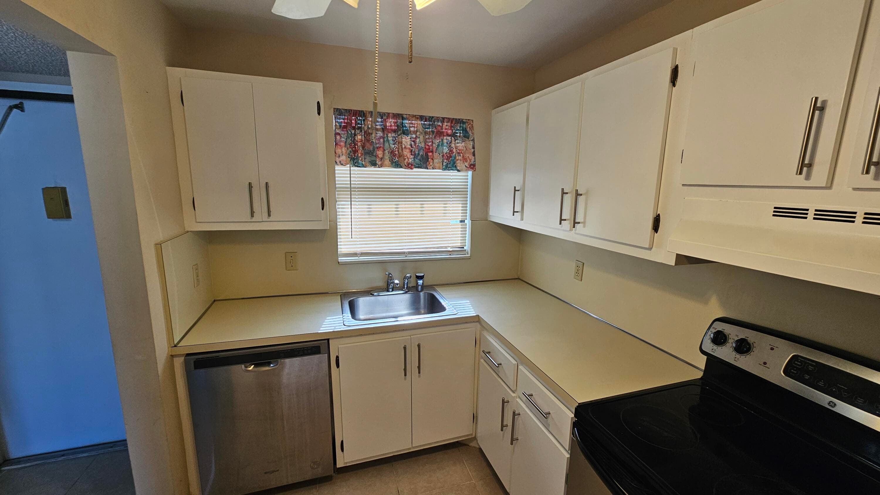 4640 Lucerne Lakes Boulevard W 303, Lake Worth, FL 33467 — photo 3 of 13