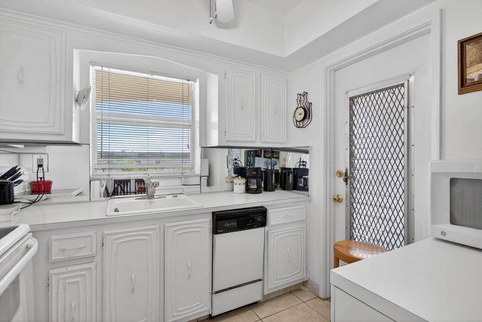 100 SE 6th Avenue 303, Pompano Beach, FL 33060 — photo 17 of 56