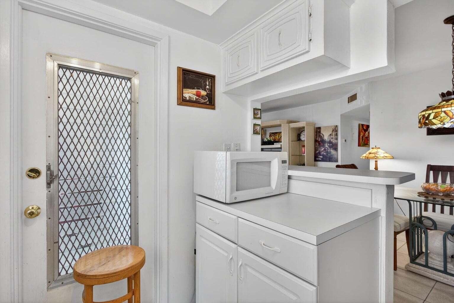 100 SE 6th Avenue 303, Pompano Beach, FL 33060 — photo 18 of 56