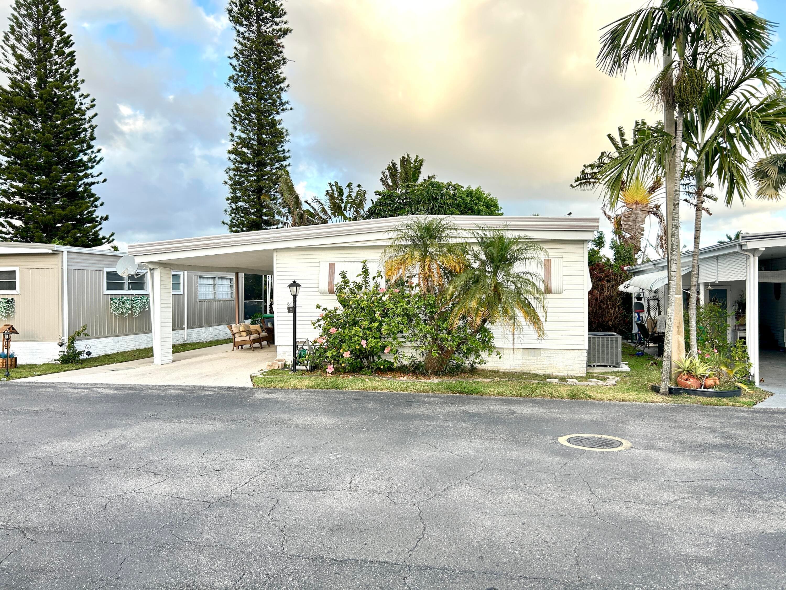 1541 S 32nd Avenue, Hollywood, FL 33021 — photo 1 of 40