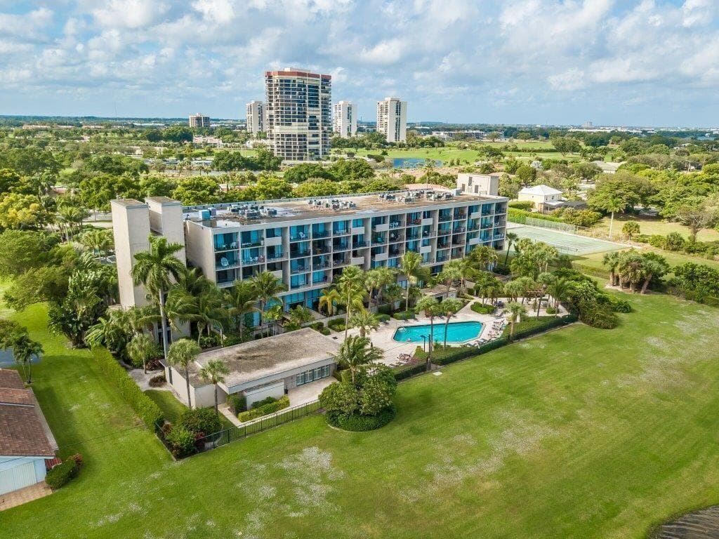 1830 Embassy Drive 613, West Palm Beach, FL 33401 — photo 1 of 22