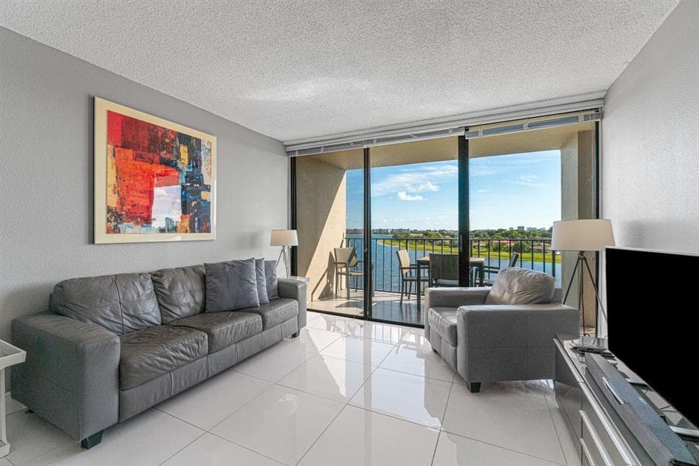 1830 Embassy Drive 613, West Palm Beach, FL 33401 — photo 2 of 22