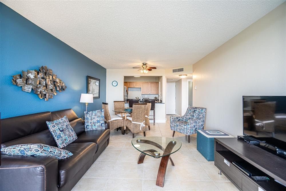 1830 Embassy Drive 409, West Palm Beach, FL 33401 — photo 3 of 15