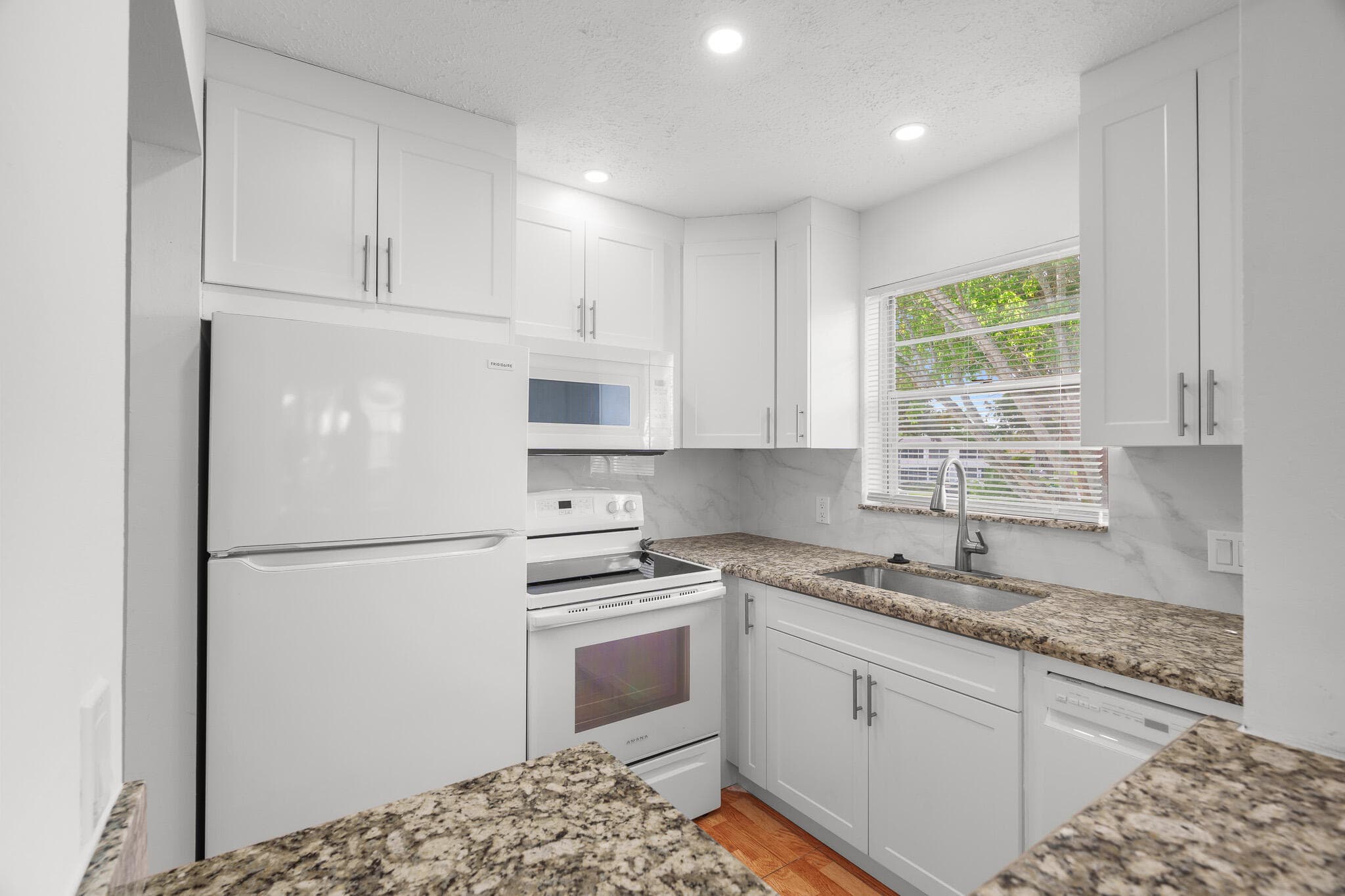 346 Windsor O, West Palm Beach, FL 33417 — photo 4 of 39