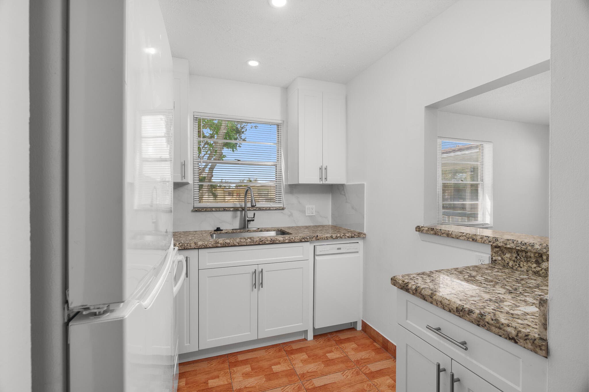 346 Windsor O, West Palm Beach, FL 33417 — photo 5 of 39