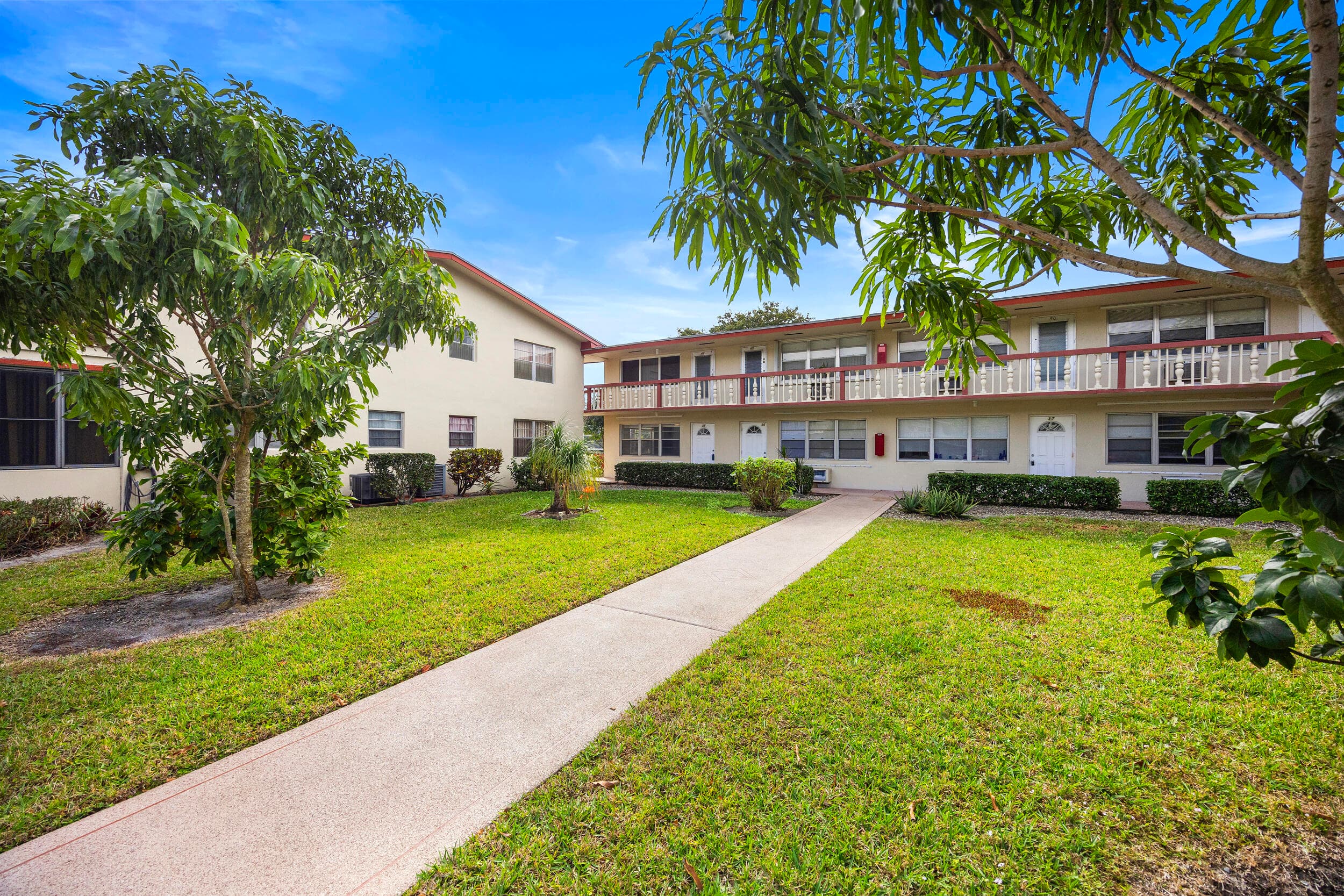 35 Sussex B, West Palm Beach, FL 33417 — photo 22 of 34