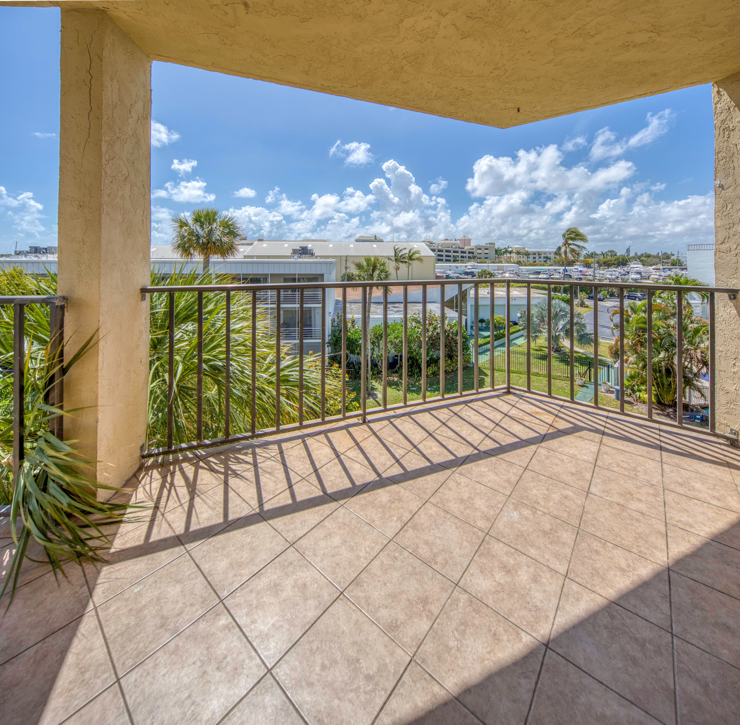 890 N Federal Highway 412, Lantana, FL 33462 — photo 9 of 46