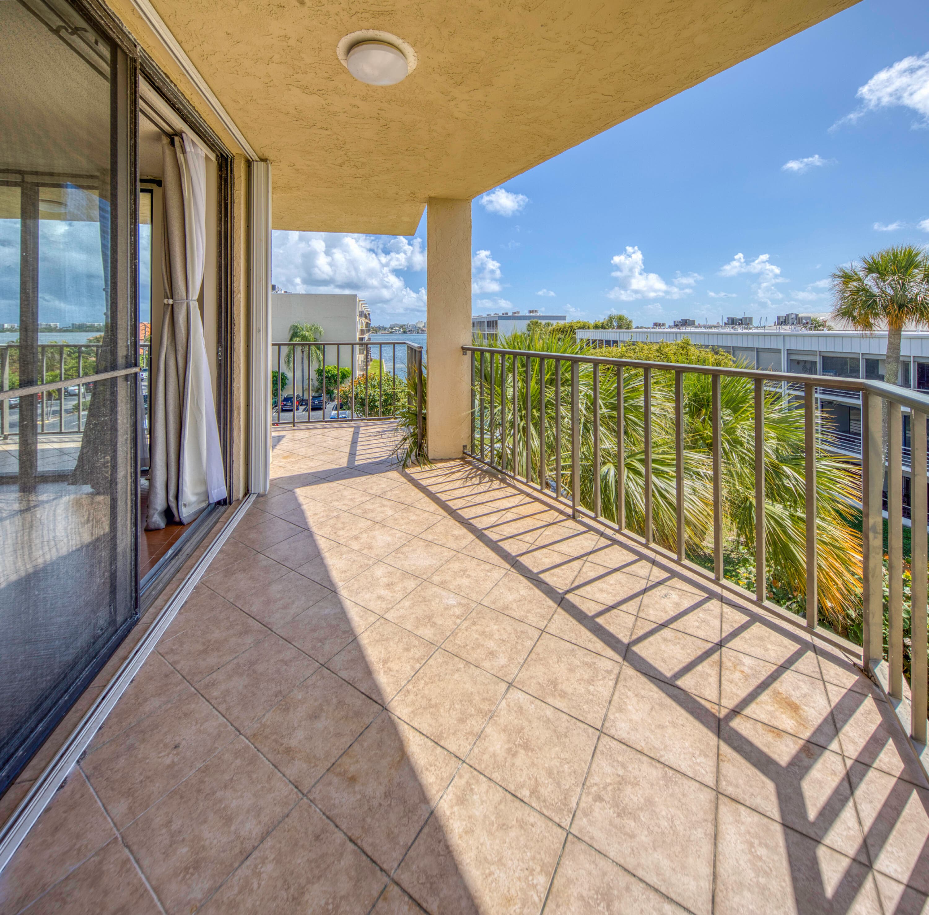 890 N Federal Highway 412, Lantana, FL 33462 — photo 10 of 46