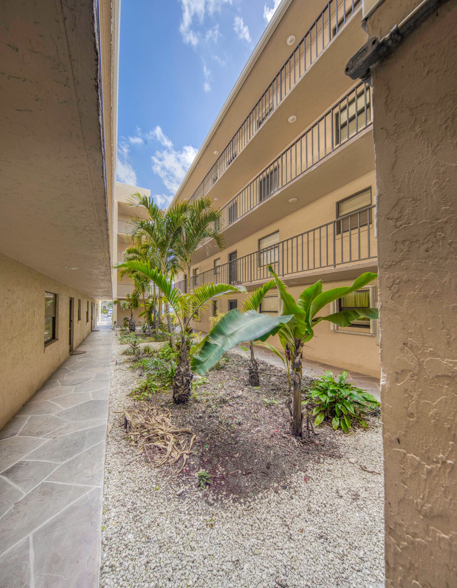 890 N Federal Highway 412, Lantana, FL 33462 — photo 33 of 46