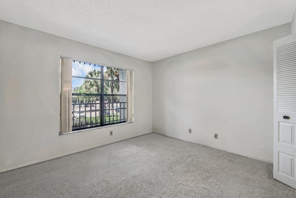 4640 Lucerne Lakes Boulevard 206, Lake Worth, FL 33467 — photo 10 of 42