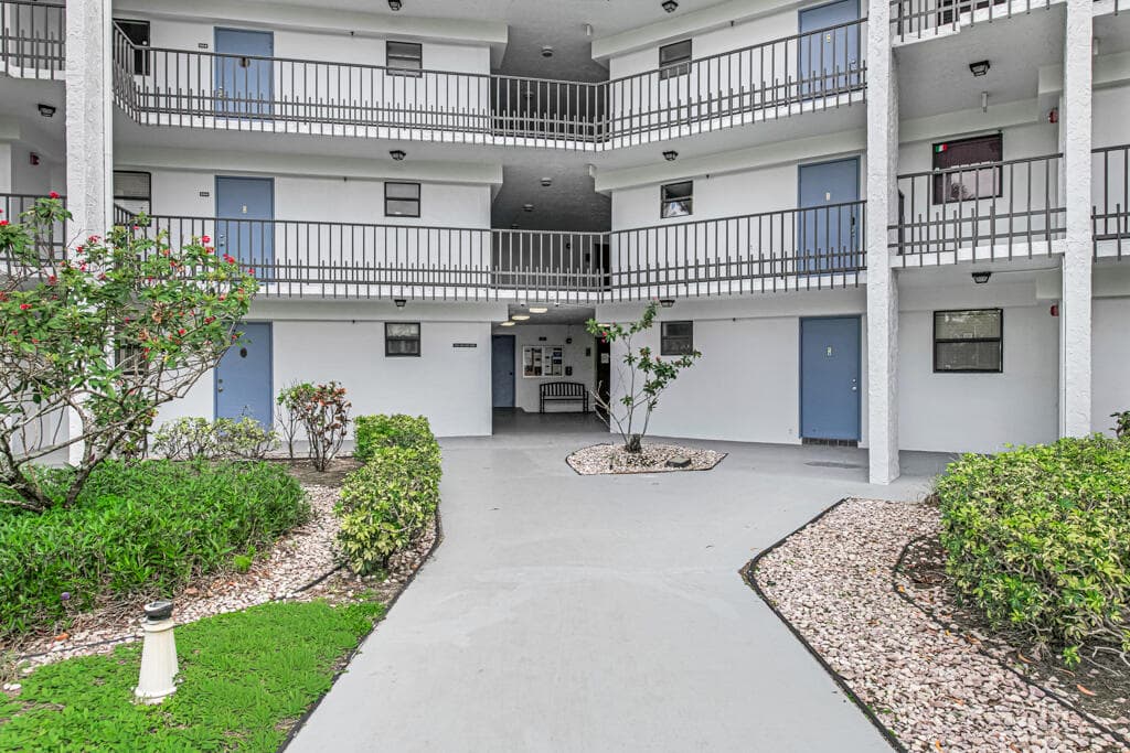 4640 Lucerne Lakes Boulevard 206, Lake Worth, FL 33467 — photo 30 of 42