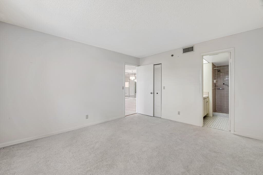 4640 Lucerne Lakes Boulevard 206, Lake Worth, FL 33467 — photo 15 of 42