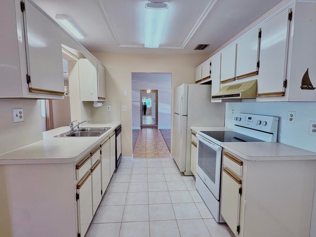 2003 SW 18th Street, Boynton Beach, FL 33426 — photo 9 of 27