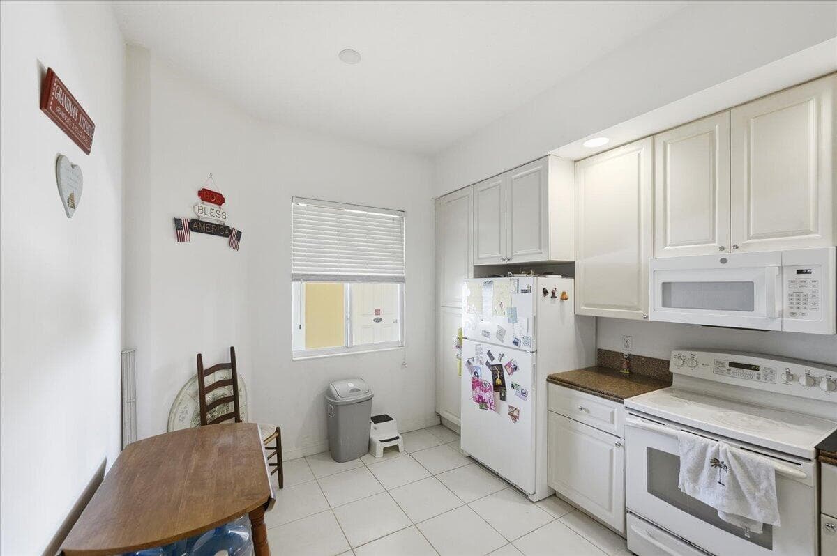 36 Harbour Isle Drive W 106, Fort Pierce, FL 34949 — photo 10 of 44