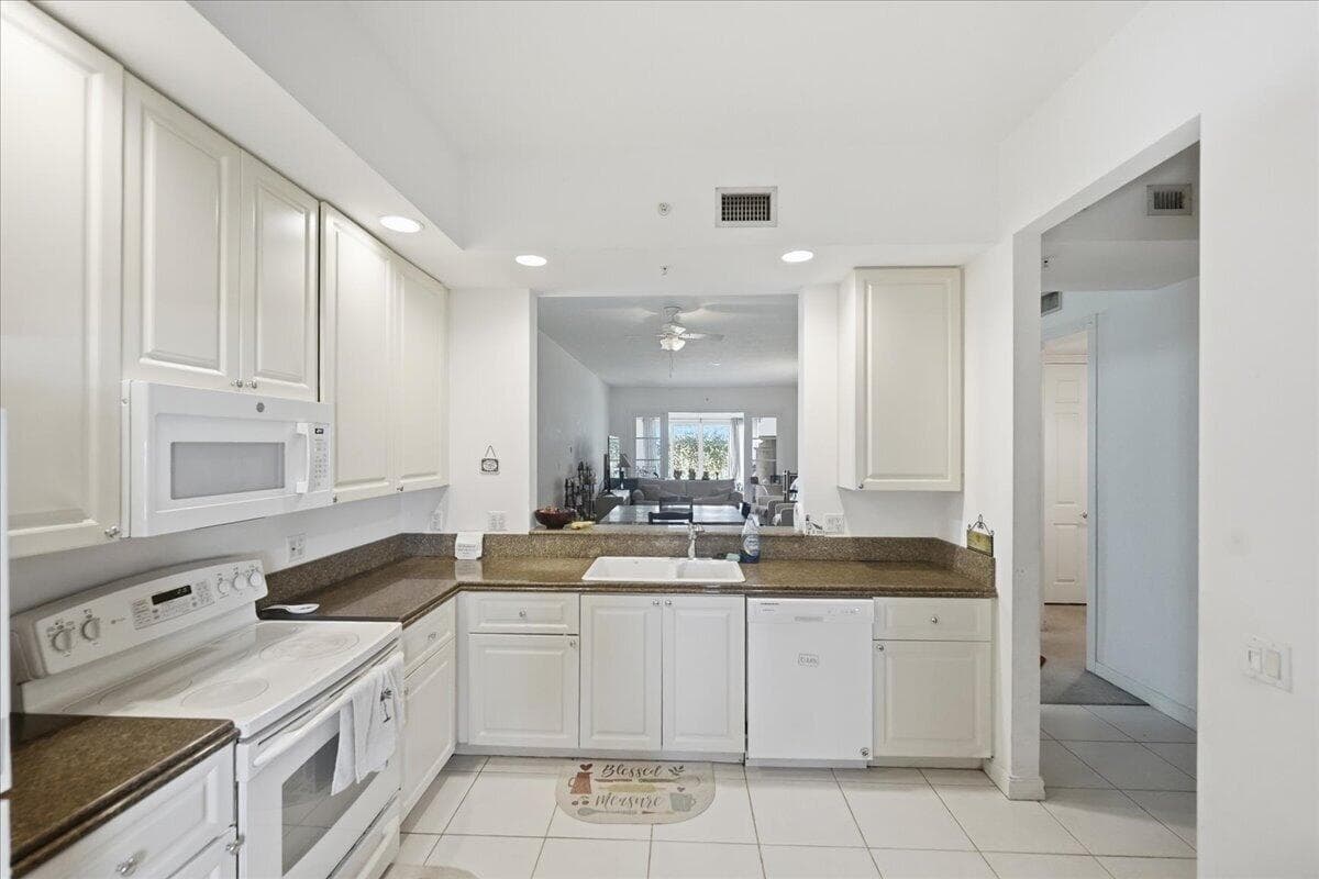 36 Harbour Isle Drive W 106, Fort Pierce, FL 34949 — photo 11 of 44