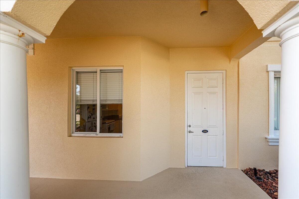 36 Harbour Isle Drive W 106, Fort Pierce, FL 34949 — photo 2 of 44