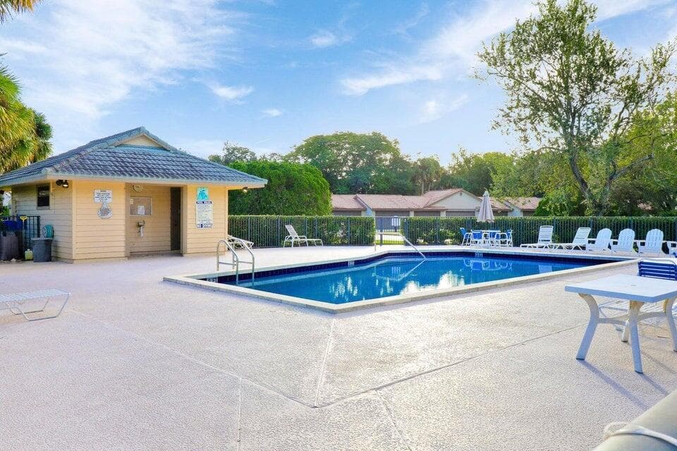 9440 Meadowood Drive 102, Fort Pierce, FL 34951 — photo 3 of 18