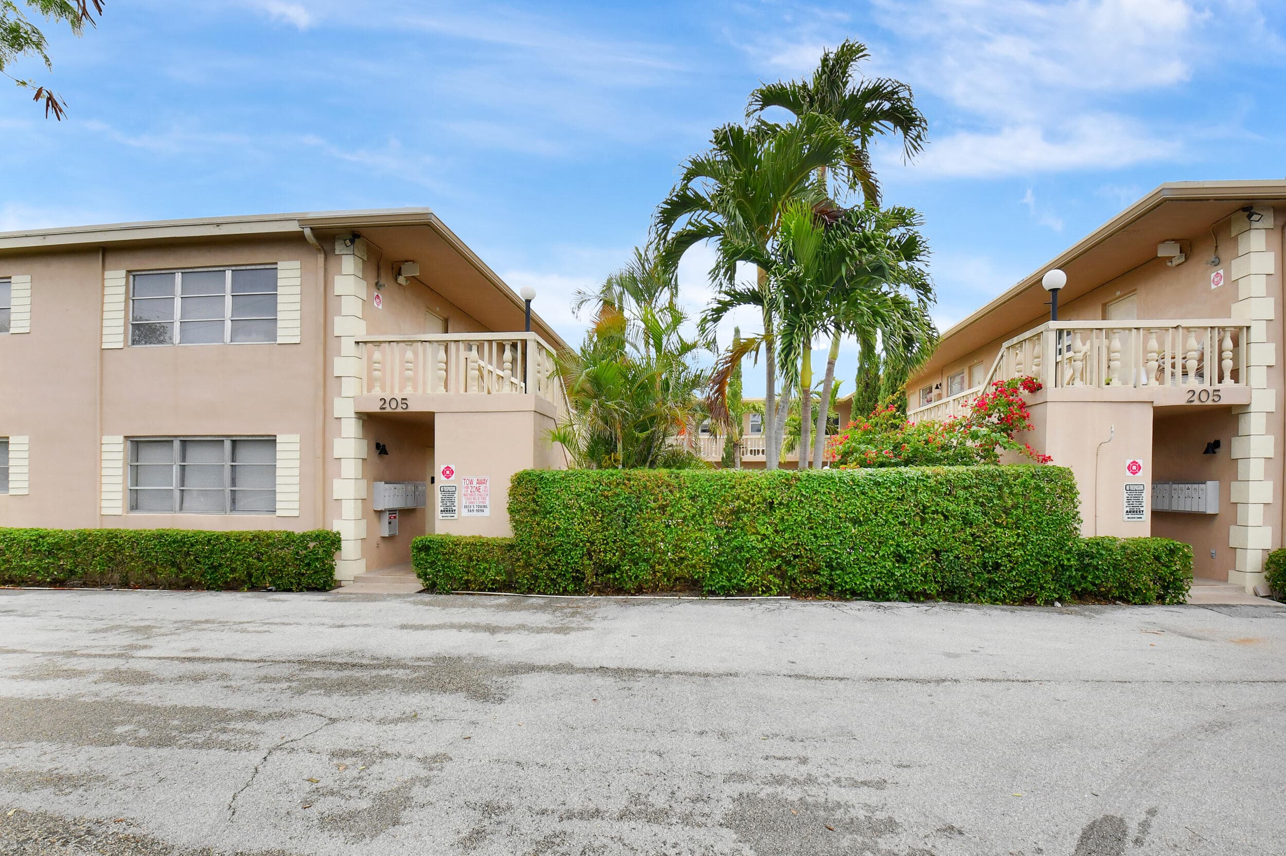 205 NE 3rd Street 208, Boynton Beach, FL 33435 — photo 1 of 12