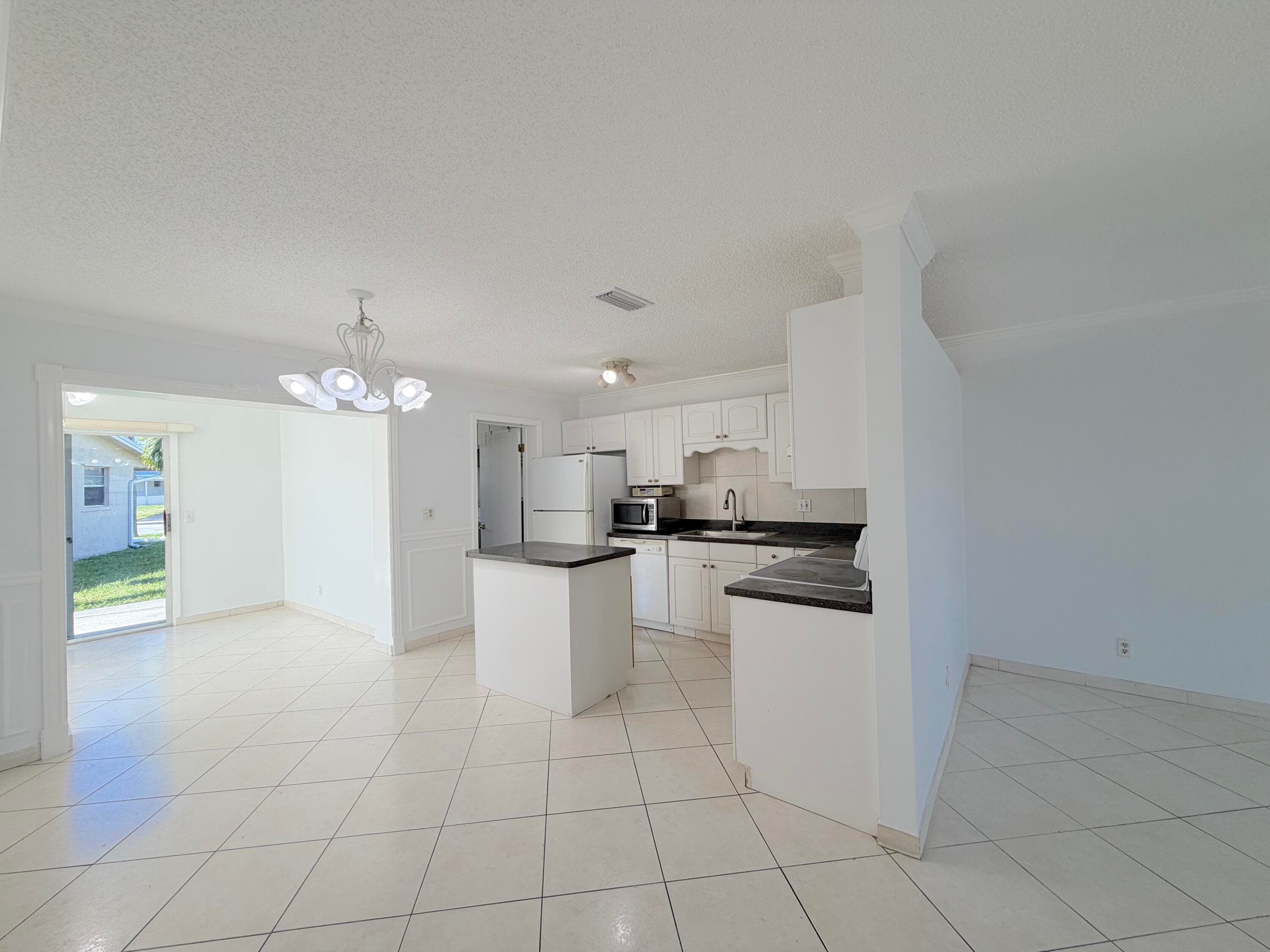 2704 Knight Lane, Delray Beach, FL 33445 — photo 4 of 27