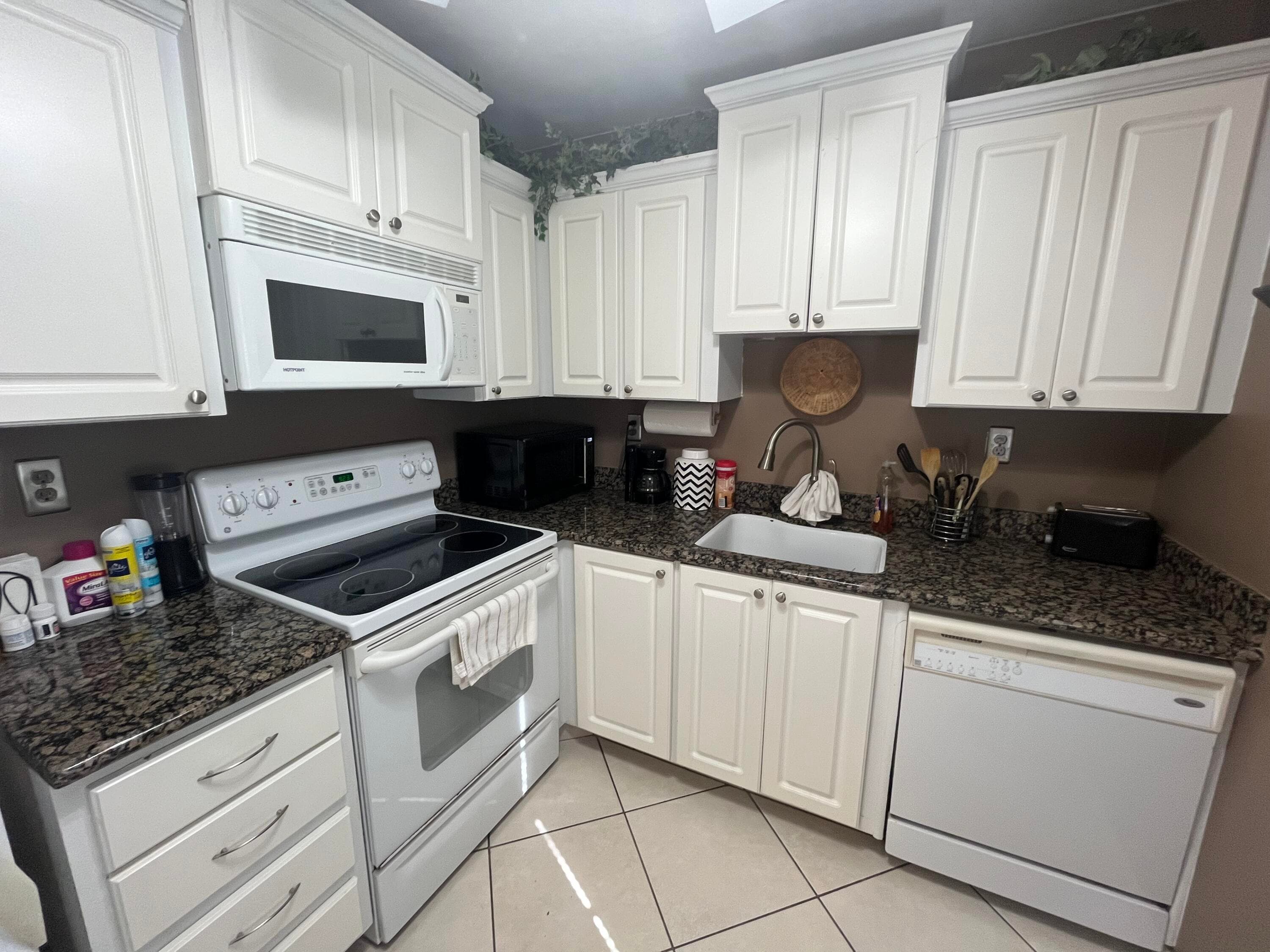 142 Normandy C, Delray Beach, FL 33484 — photo 7 of 33